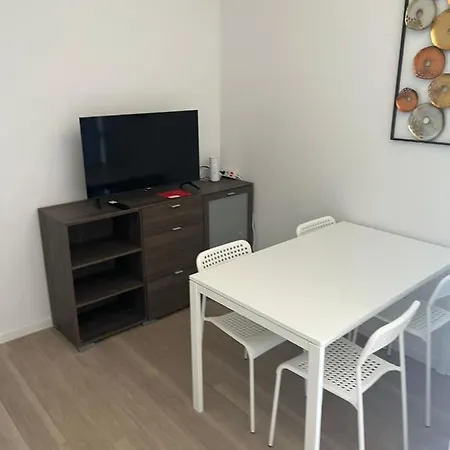 Workers In - 1 Bedroom - 3 Beds *