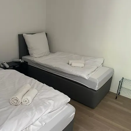 Workers In - 1 Bedroom - 3 Beds