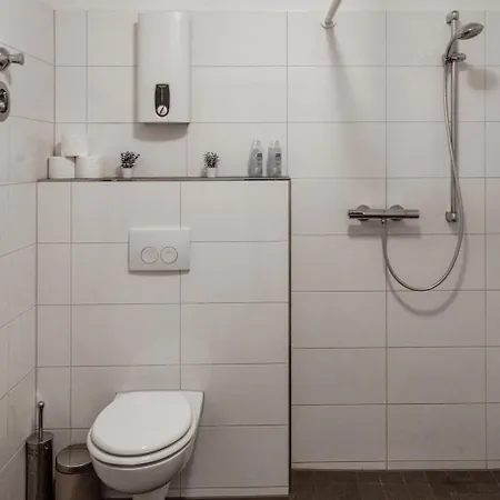 Workers In - 1 Bedroom - 3 Beds